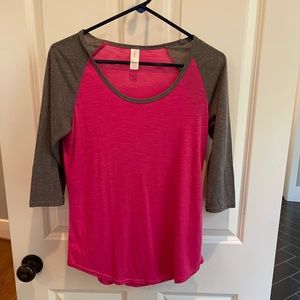 🎯 3 for $15 🎯 EUC Juniors size medium pink and grey baseball tee